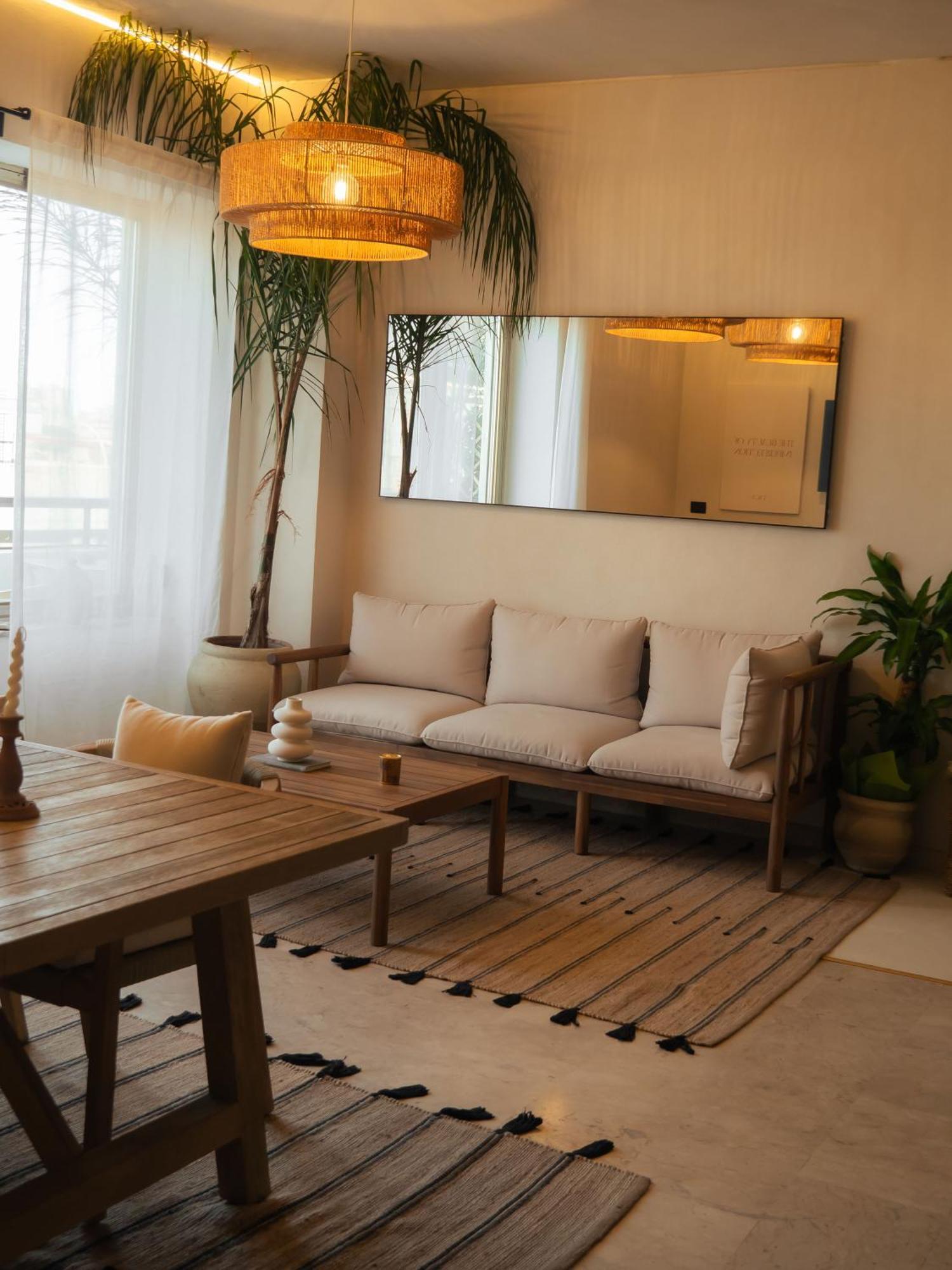 Taga Suites CTA Exterior foto